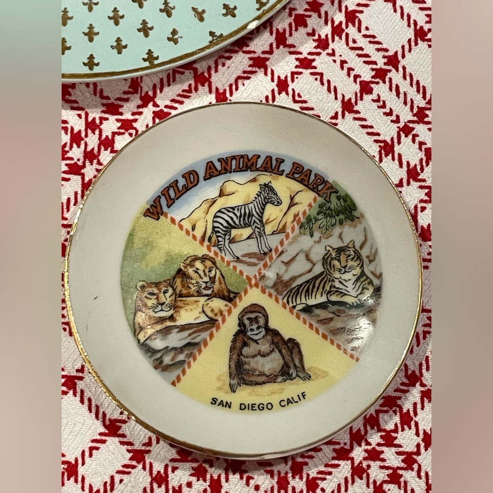 SOLD Vintage California Souvenir Plates❤️☀️🏄‍♀️ - Picture 2 of 8